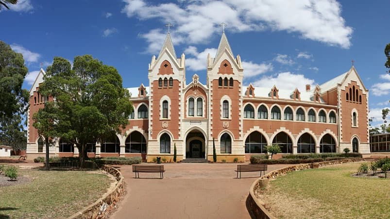 Pinnacles Desert and New Norcia Tour from Perth