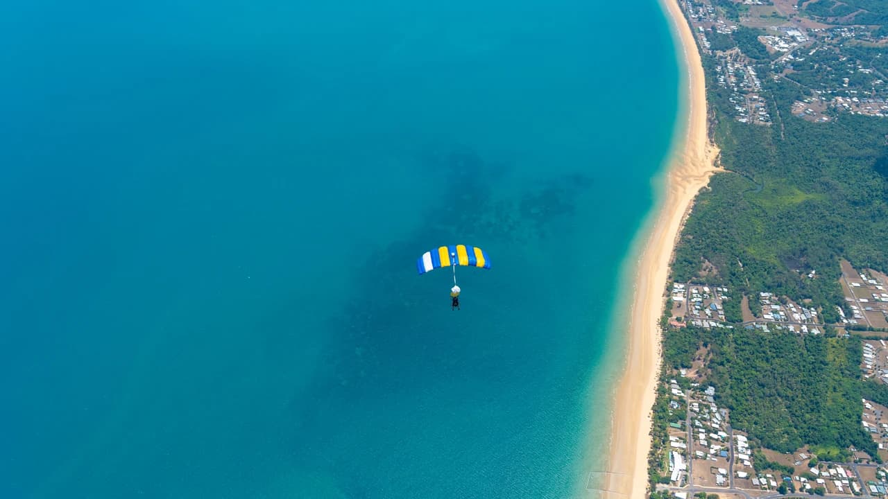 Tandem Skydiving Experience Mission Beach - Photo 2