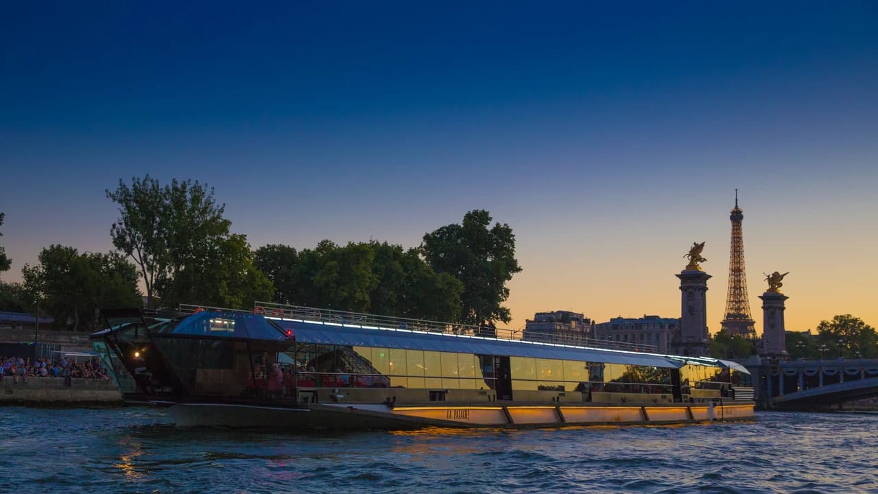 Seine River Sightseeing Cruise by Bateaux Mouches - Photo 5