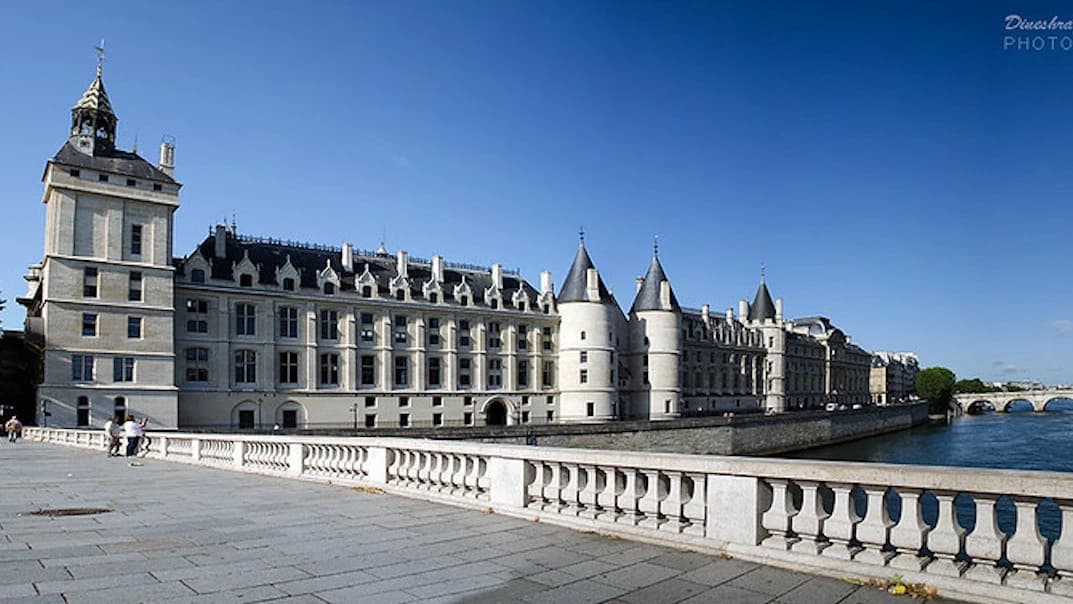Conciergerie: Priority Entrance