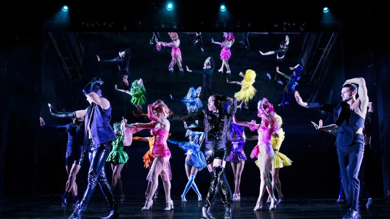 Paradis Latin Cabaret Night Show - Photo 2