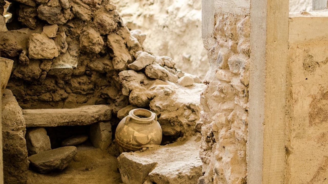 Akrotiri Archaeological Site - image 7