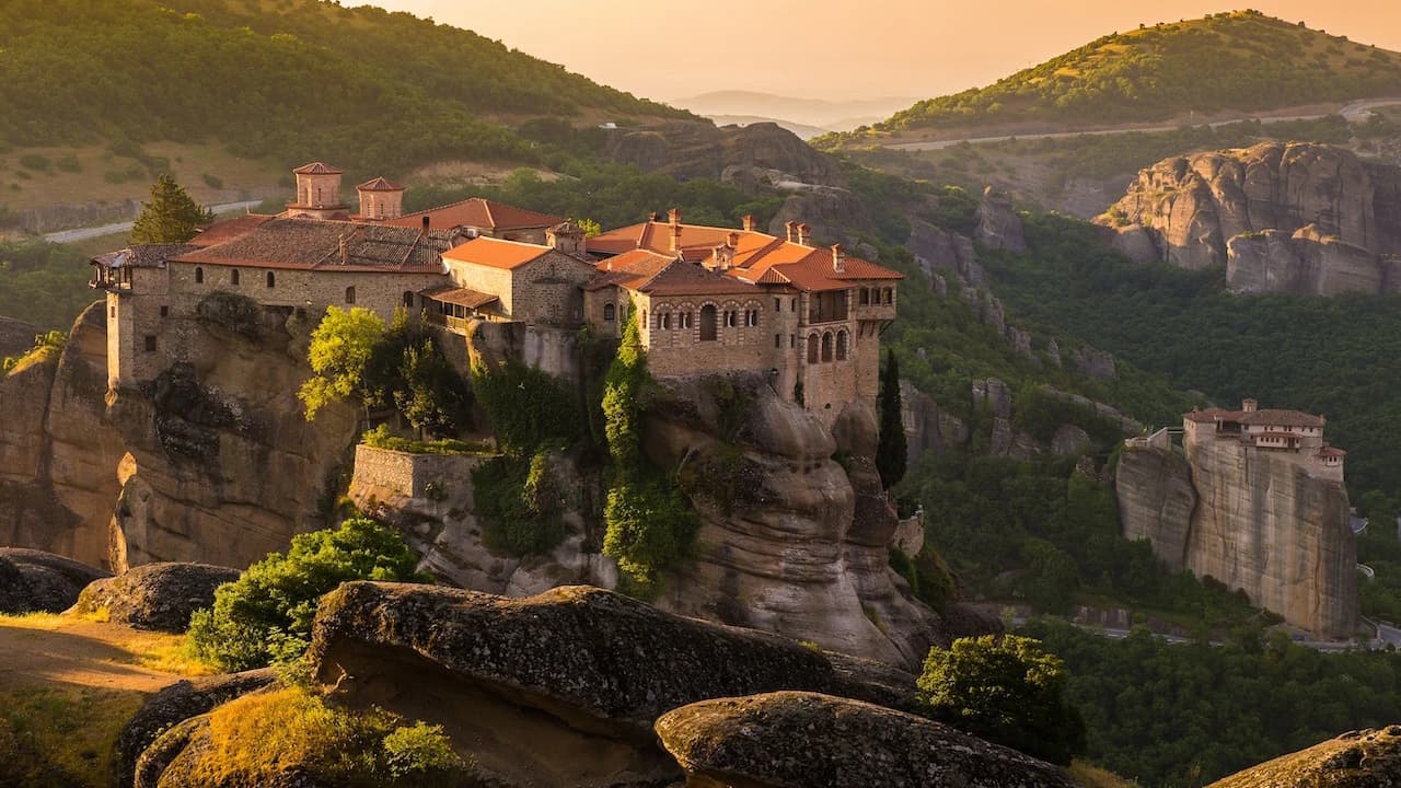 Meteora Monasteries Full-Day Tour from Athens