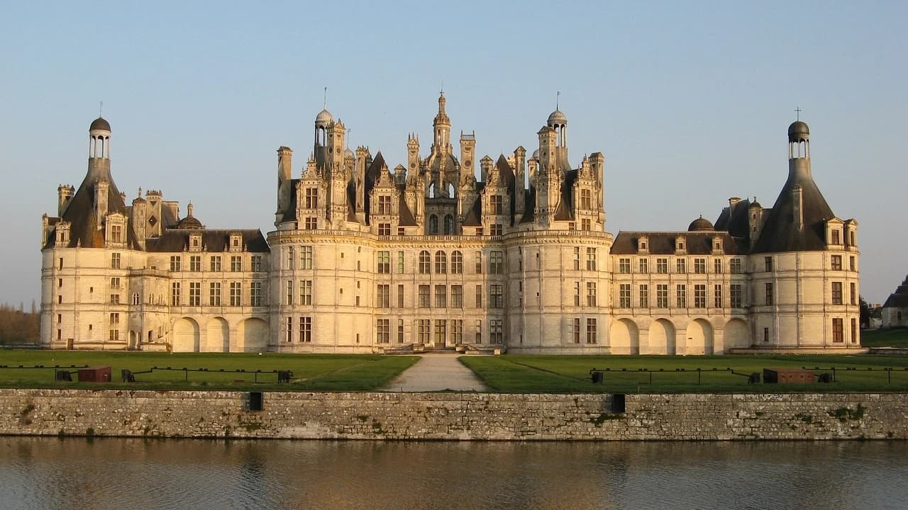 Loire Valley Tour from Paris: Chambord, Chenonceau, and Cheverny Castles