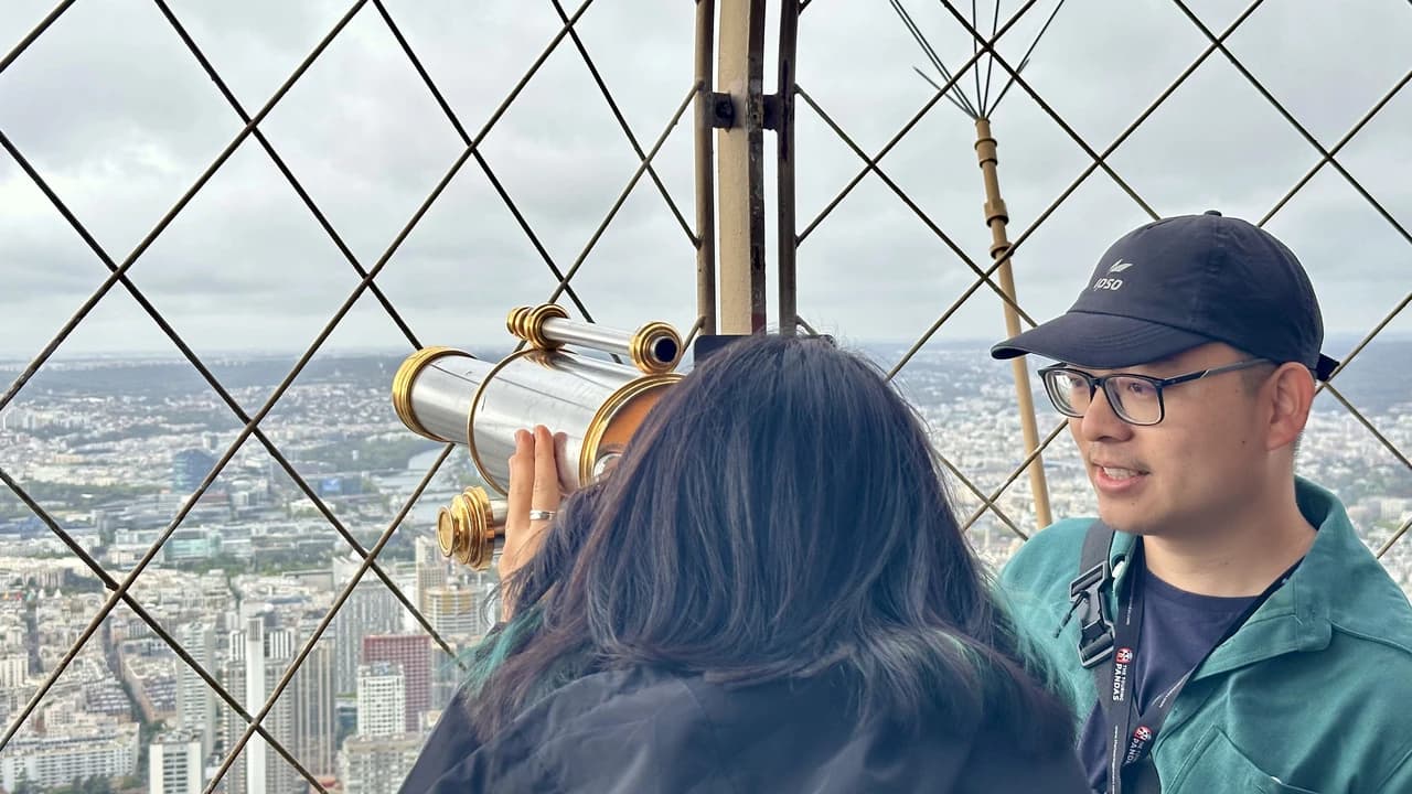 Eiffel Tower Guided Tour With Summit Entry + Seine River Cruise - Photo 4