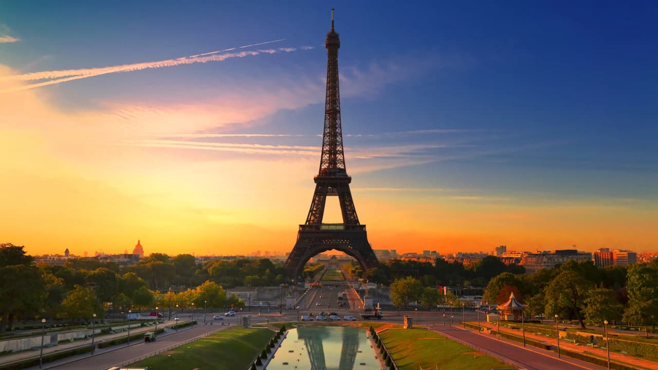 Paris Illuminations Night Bus Tour and Eiffel Tower Reserved Access