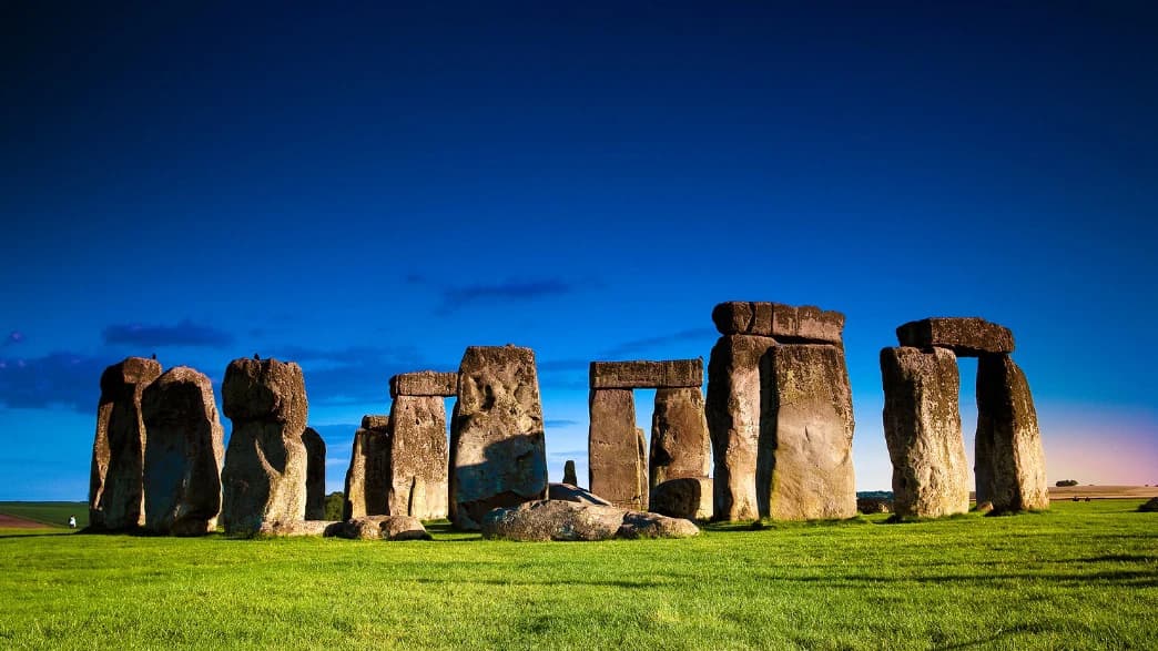 Stonehenge and Roman Baths Tour - Photo 2