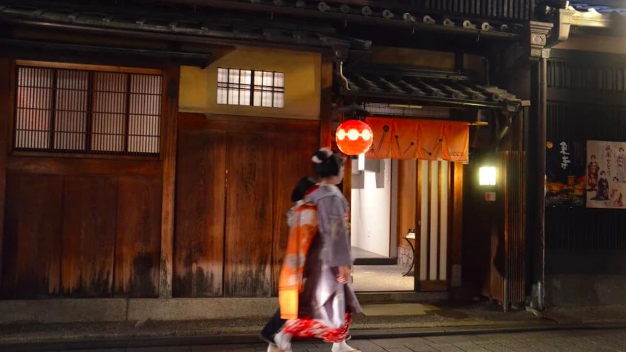 Kyoto Gion and Kaiseki Night Food Tour - Photo 3