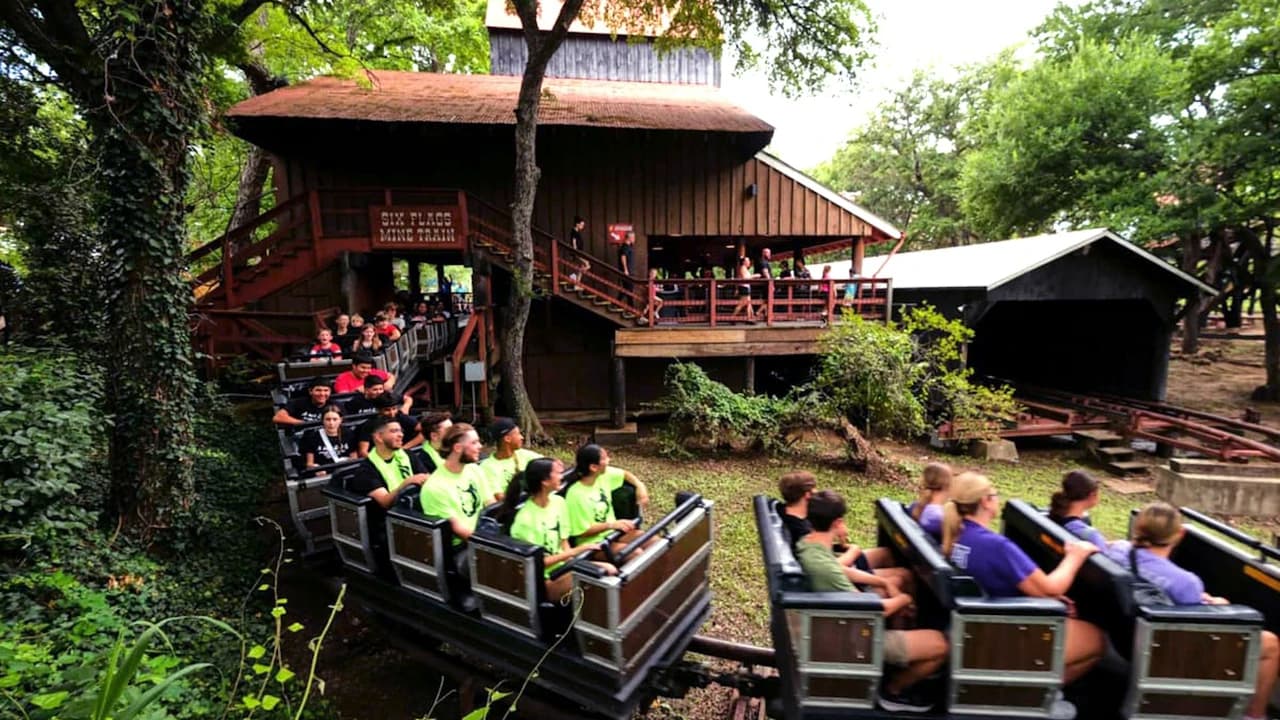 Six Flags Over Texas Ticket - Photo 3