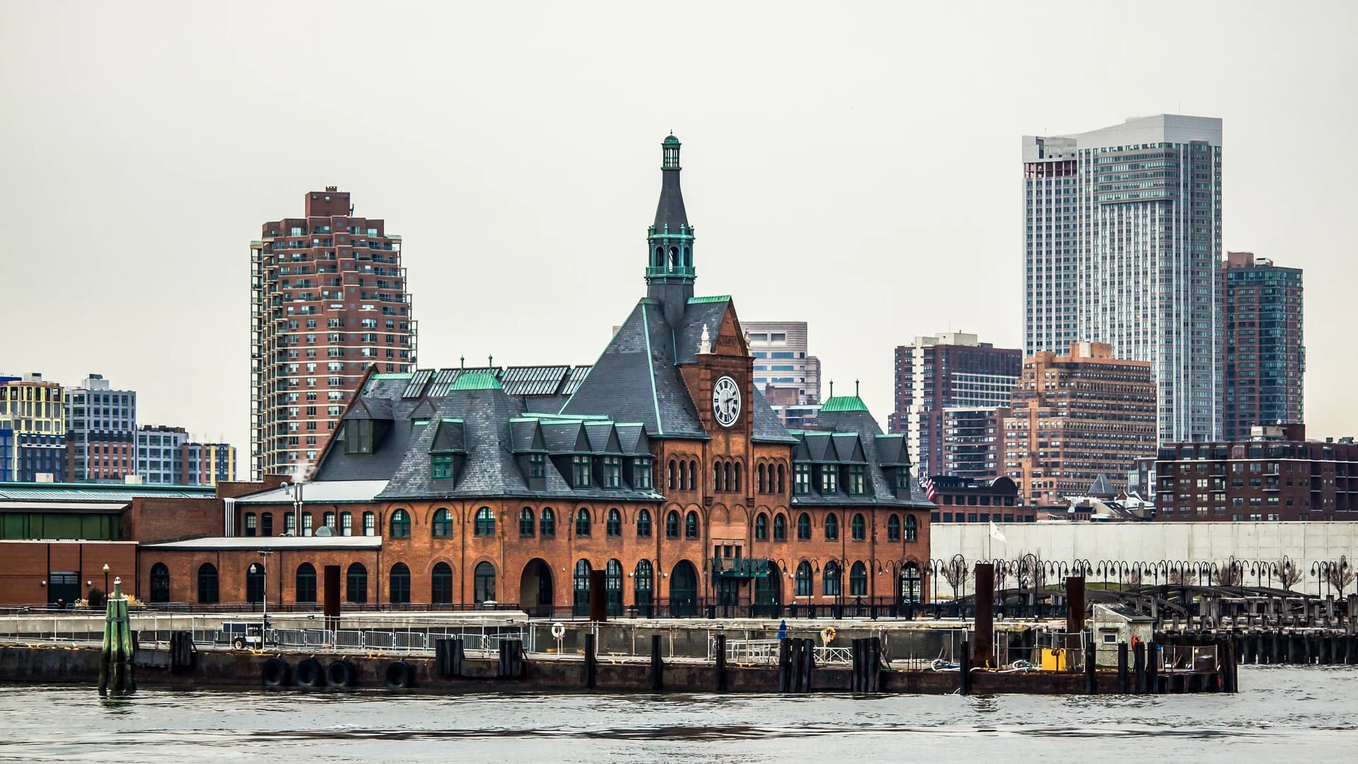 Statue of Liberty and Ellis Island Tour - image 7