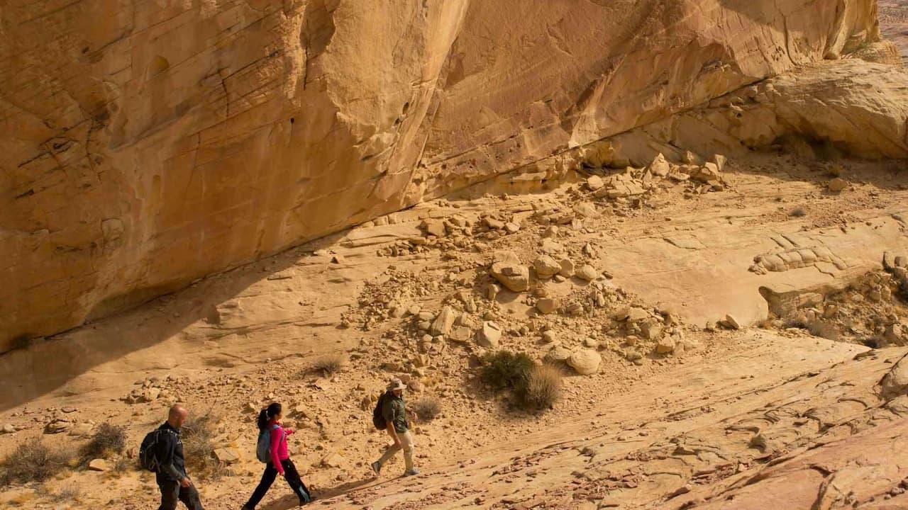 Hiking in the Valley of Fire - Photo 2