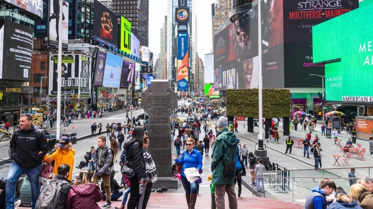 New York Broadway Walking Tour with Studio Visit