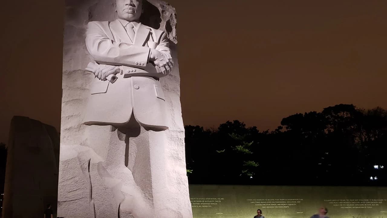Washington DC Night Memorials Walking Tour with Skyline View - Photo 5