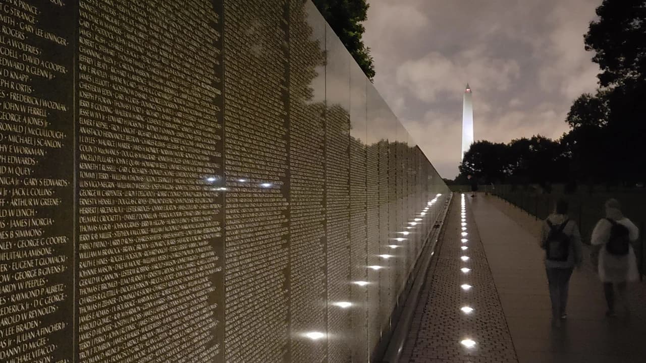 Washington DC Night Memorials Walking Tour with Skyline View - image 7