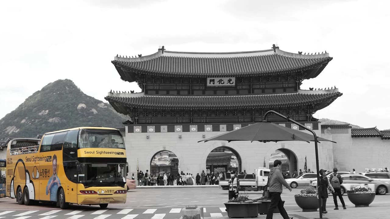 Dongdaemun Hop-on Hop-off Bus Tour by Yellow Balloon City Bus