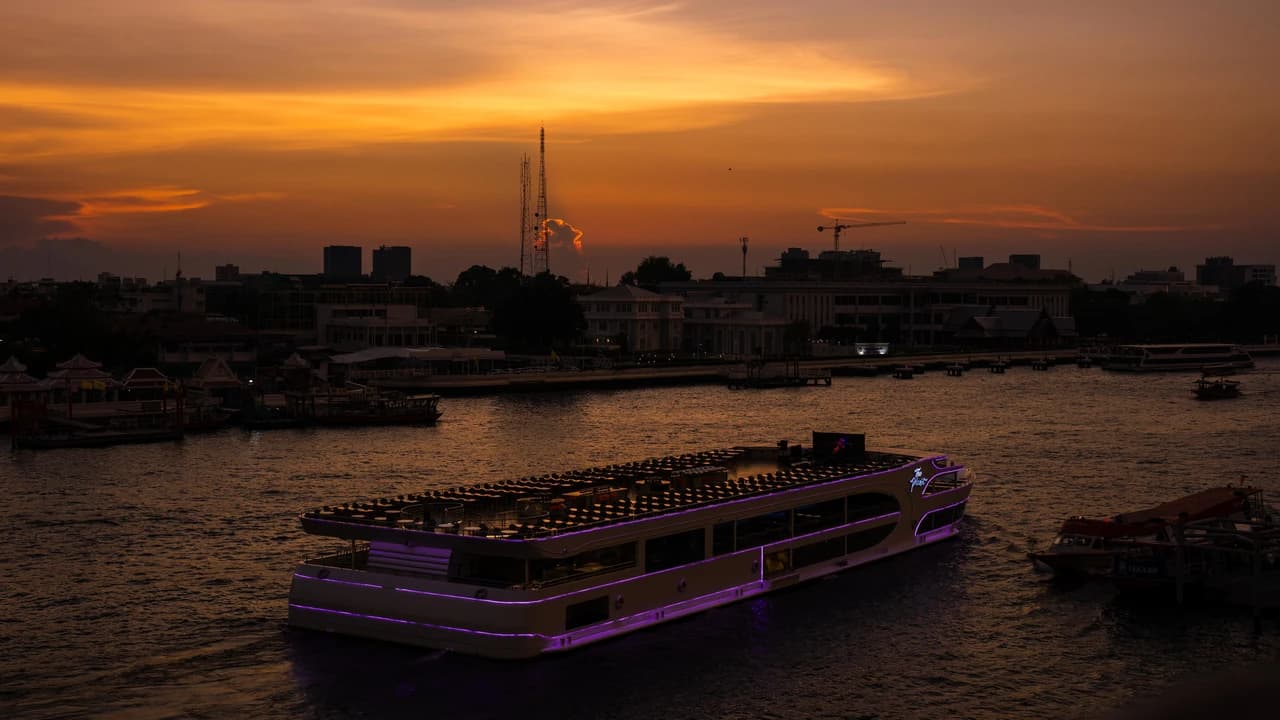 Chao Phraya River Dinner Cruise aboard The Planet Cruise - Photo 4