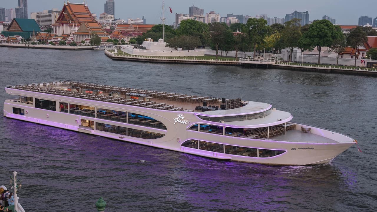 Chao Phraya River Dinner Cruise aboard The Planet Cruise - image 6