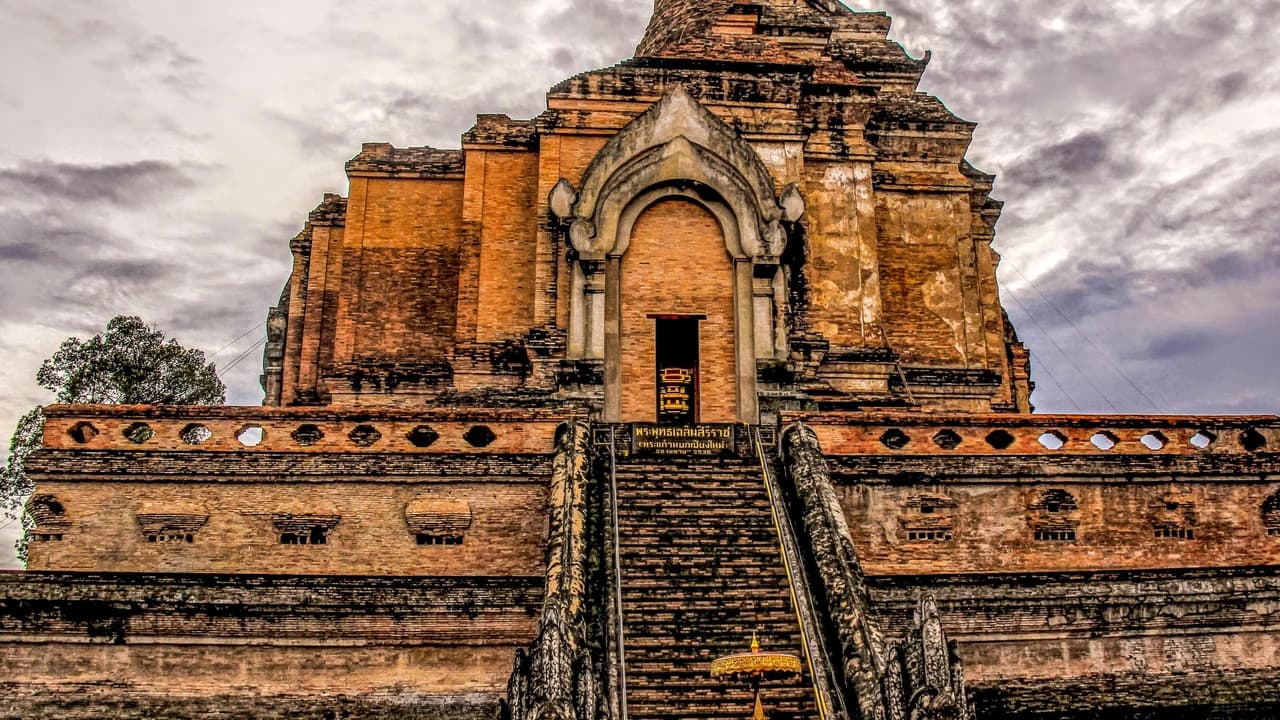 Chiang Mai Old City and Temples Walking Tour