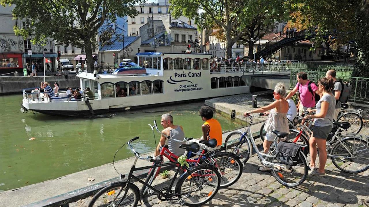 Canal Saint-Martin Cruise - Photo 2