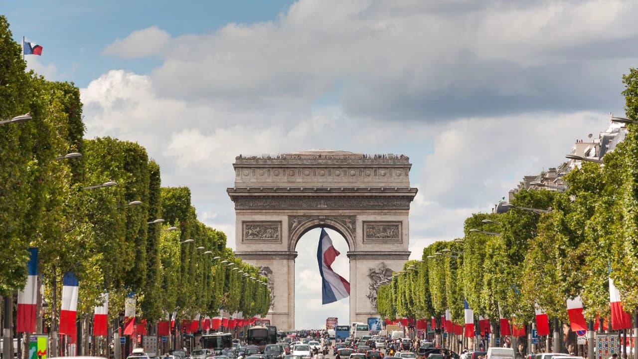 Paris Open-Top Bus Tour and Eiffel Tower Reserved Access - Photo 3