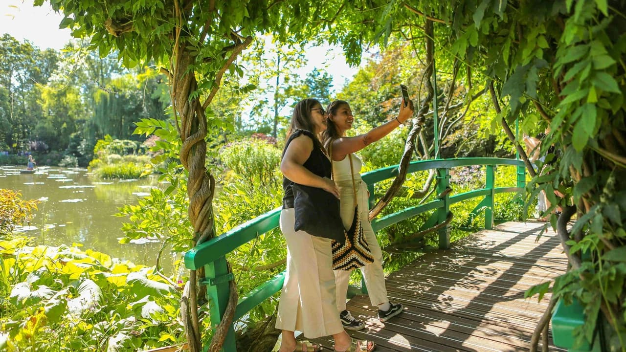 Giverny: Impressionist Day Trip from Paris with Audio Guide - image 6