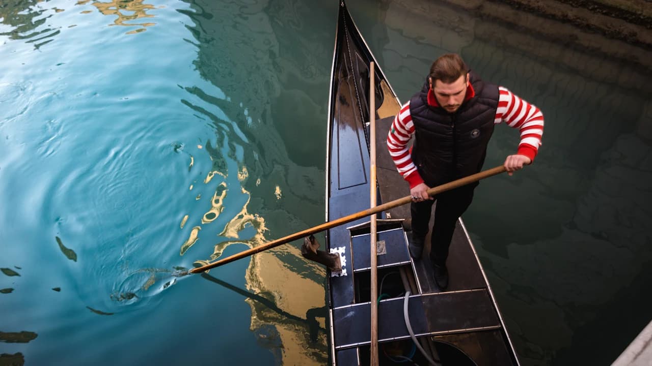 Venice: Gondola Ride with Live Commentary - image 8