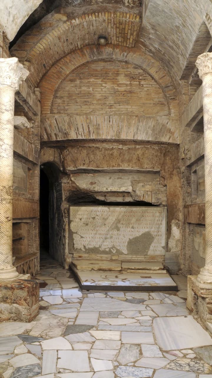 Catacombs of St. Callixtus: Guided Tour - Photo 2