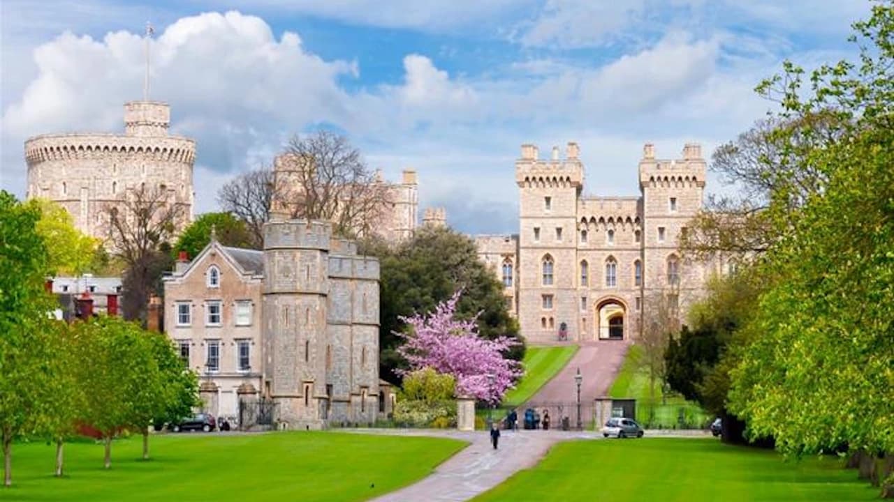 Windsor Castle, Stonehenge, and Roman Baths Tour from London