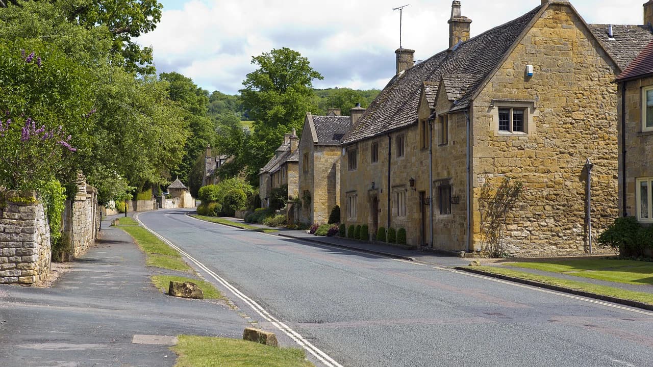 Cotswolds Village Tour with Lunch - Photo 4