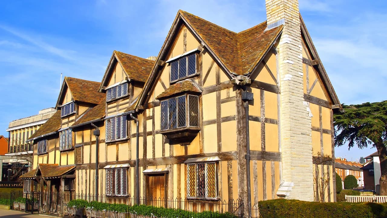 England In One Day: Stonehenge, Bath, Stratford and The Cotswolds Tour