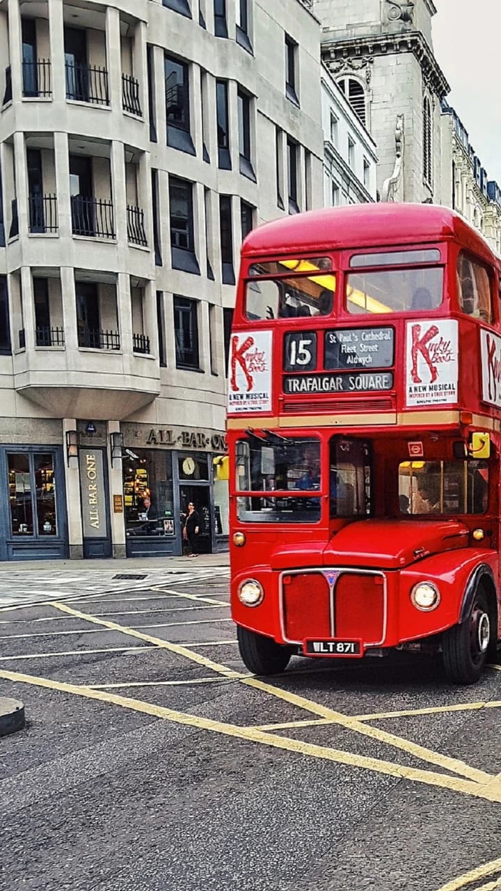 Open Top Vintage Bus Tour and River Thames Cruise