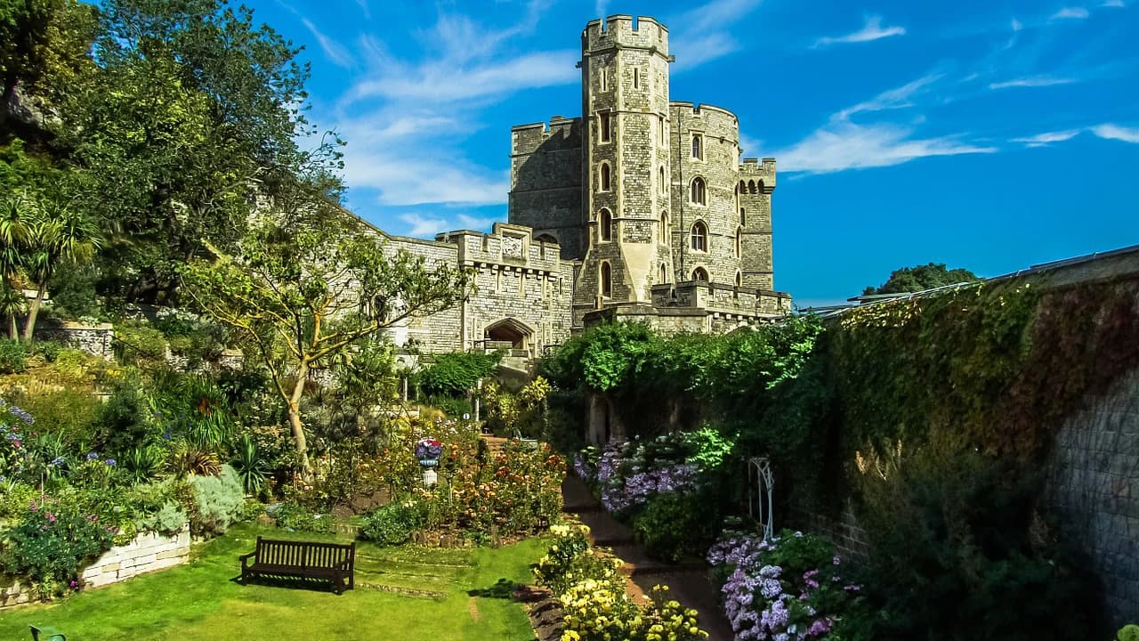 Windsor Castle, Stonehenge and Bath Tour with Lunch in Lacock - Photo 2