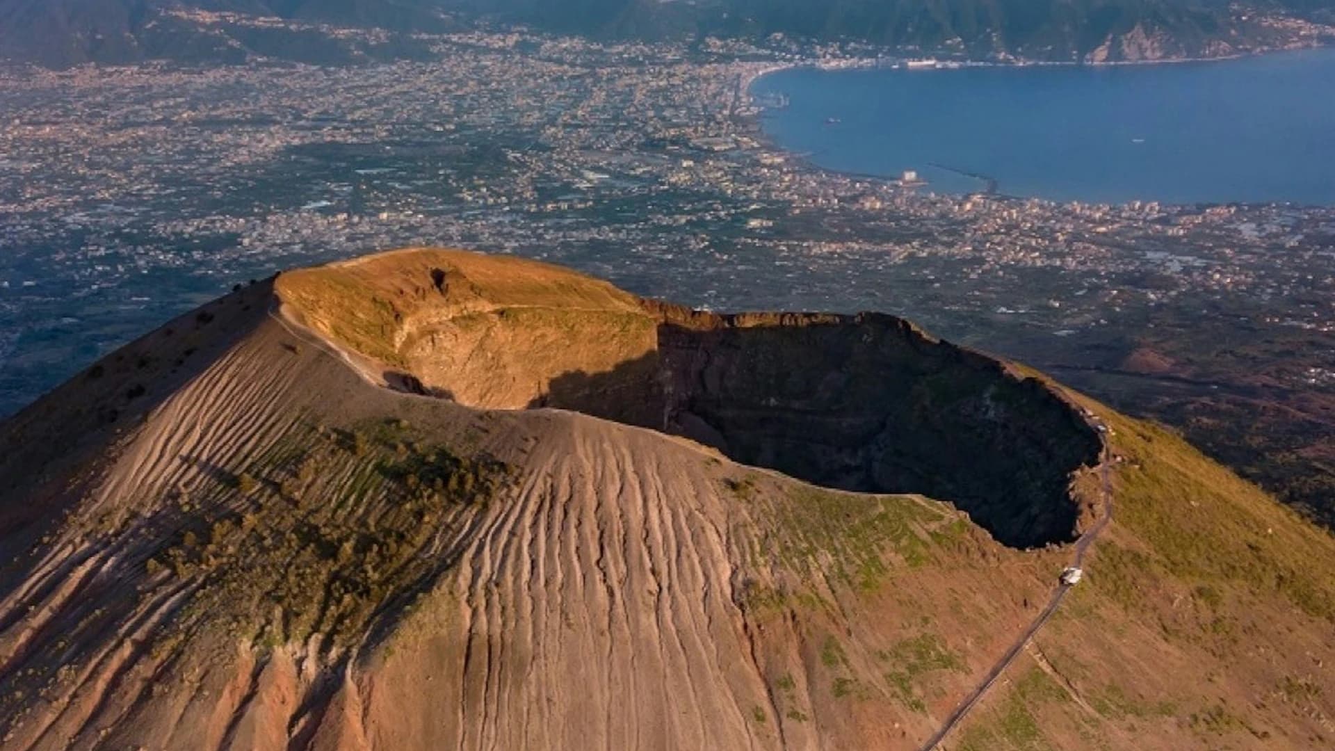 Mount Vesuvius: Vesuvio Park Entry + Roundtrip from Ercolano - image 7