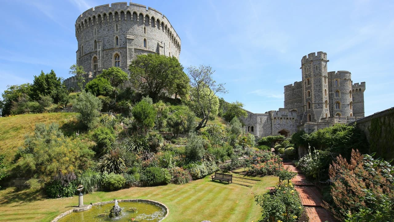 Windsor Castle, Stonehenge, and Oxford Tour from London