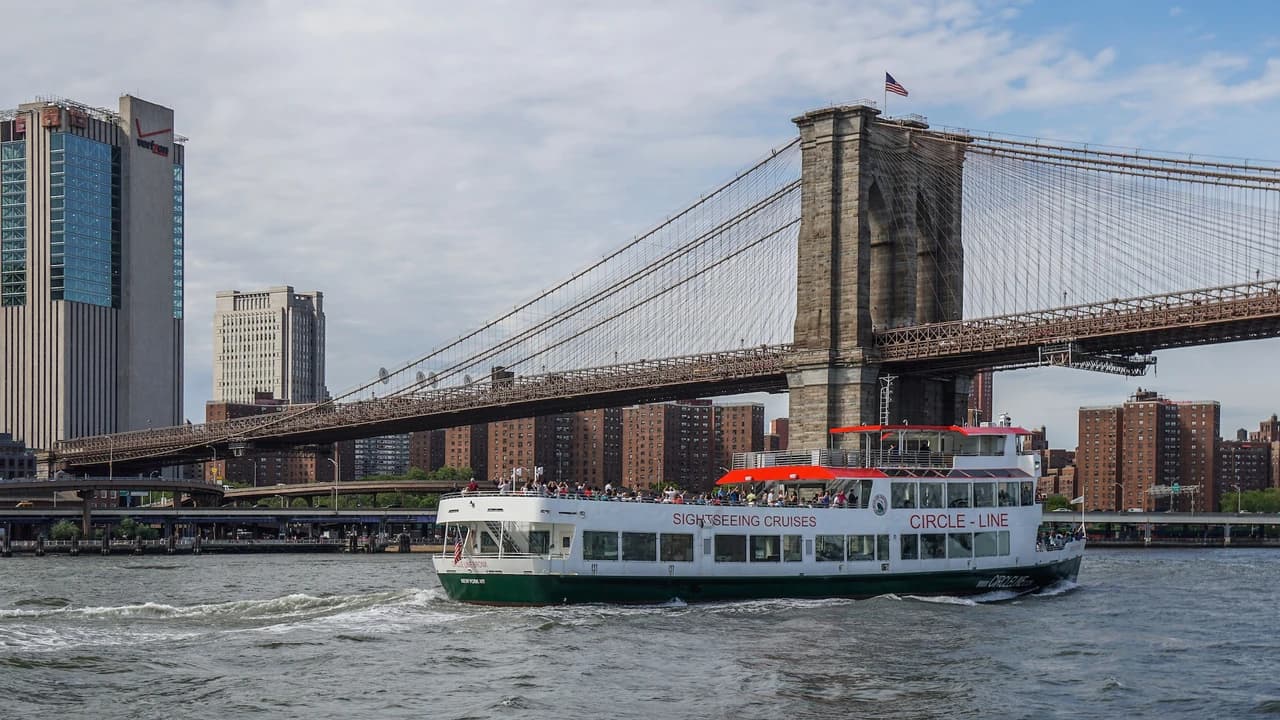 Circle Line "NYC Landmarks" Sightseeing Cruise (1.5 hours): Reserved Straight-to-Board Ticket