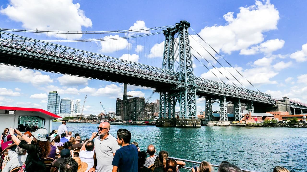 Circle Line "NYC Landmarks" Sightseeing Cruise (1.5 hours): Reserved Straight-to-Board Ticket - Photo 5
