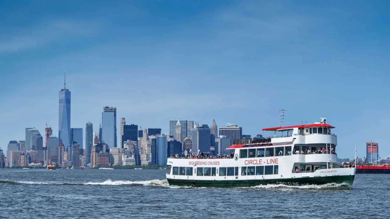 Circle Line "NYC Landmarks" Sightseeing Cruise (1.5 hours): Reserved Straight-to-Board Ticket - image 6