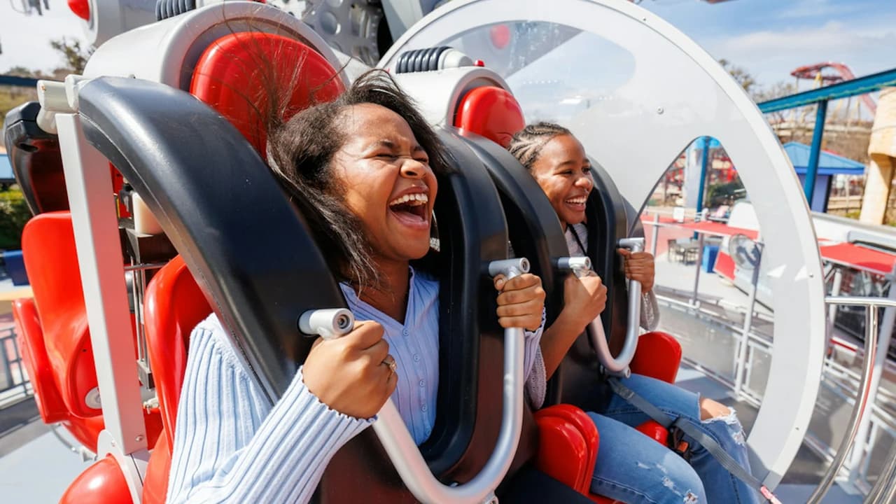 Six Flags Fiesta Texas Ticket - Photo 3