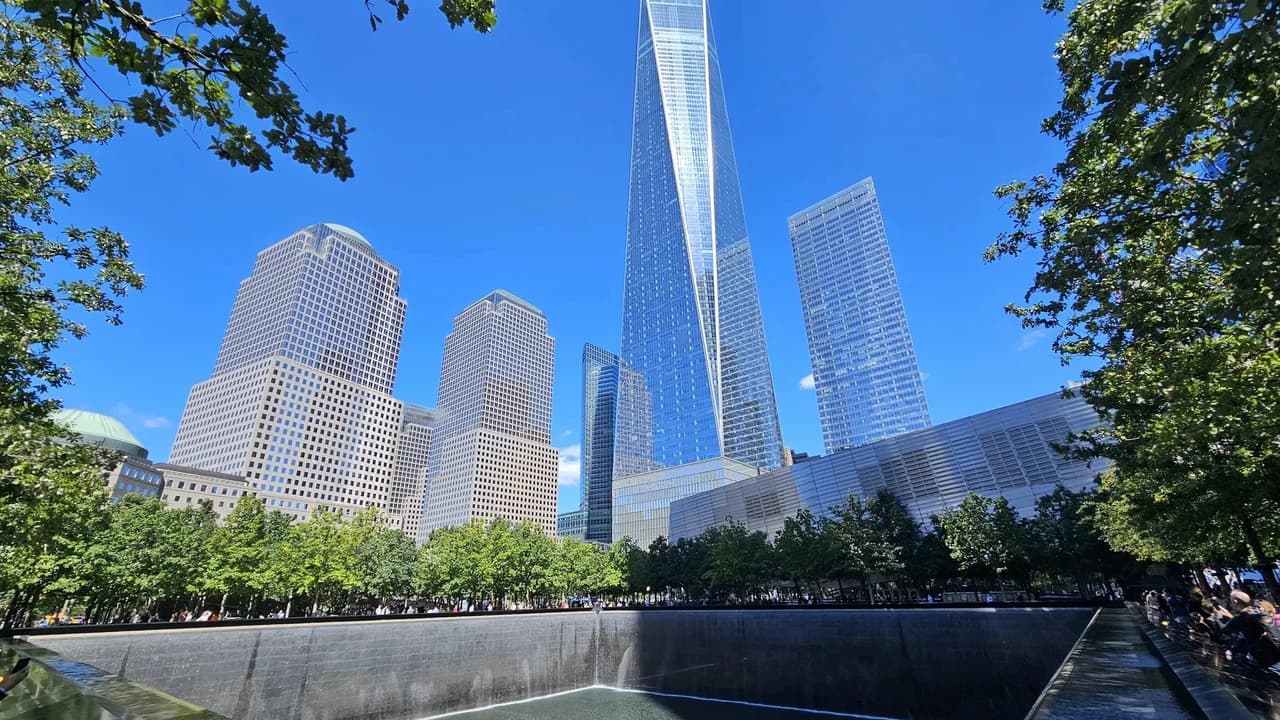 9/11 Memorial & Wall Street Walking Tour + Optional 9/11 Museum Admission