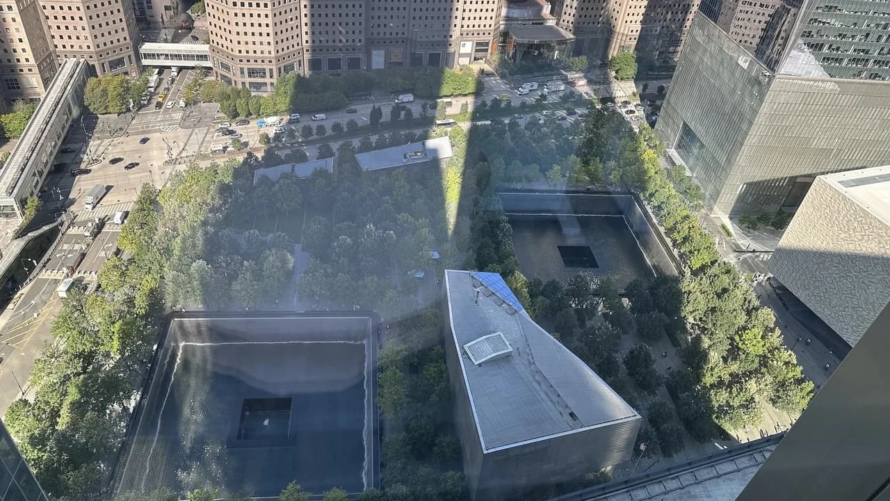 9/11 Memorial & Wall Street Walking Tour + Optional 9/11 Museum Admission - image 7