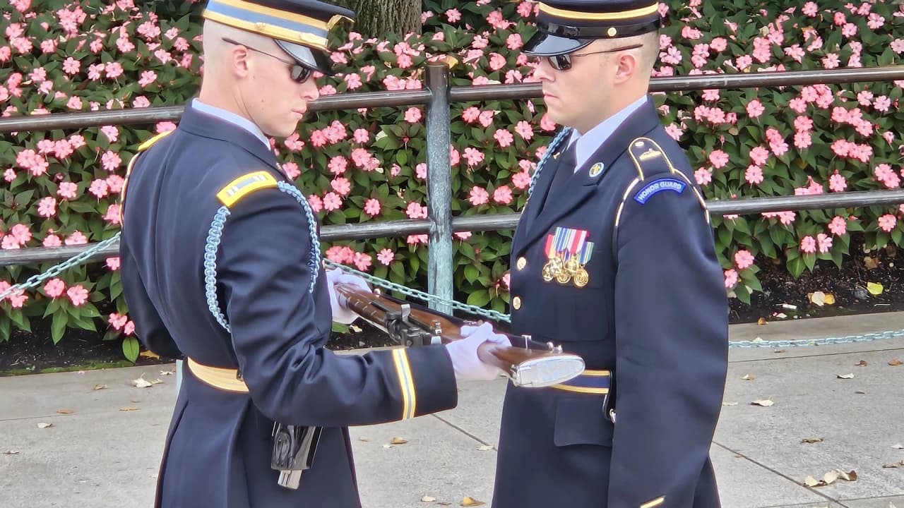 Arlington Cemetery Guided Tour with Changing of the Guard