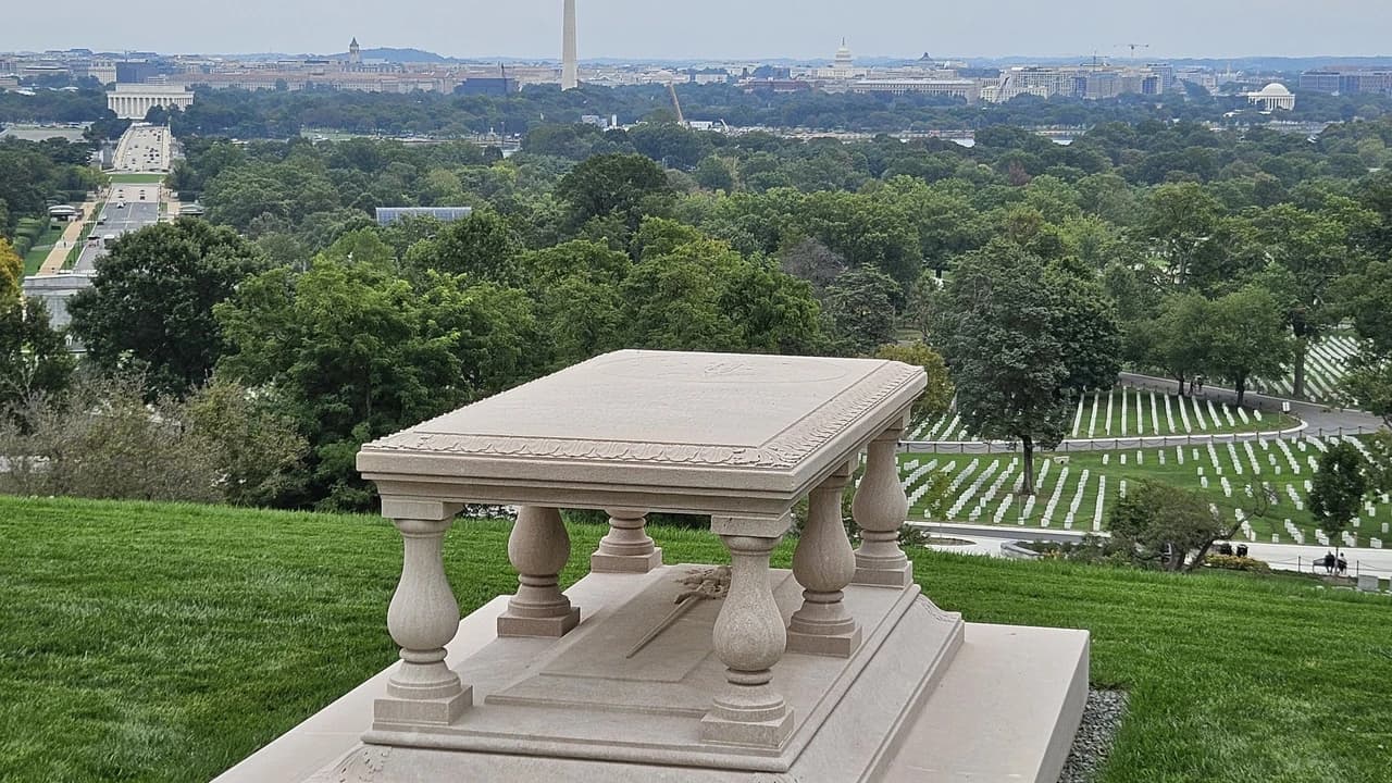 Arlington Cemetery Guided Tour with Changing of the Guard - Photo 5