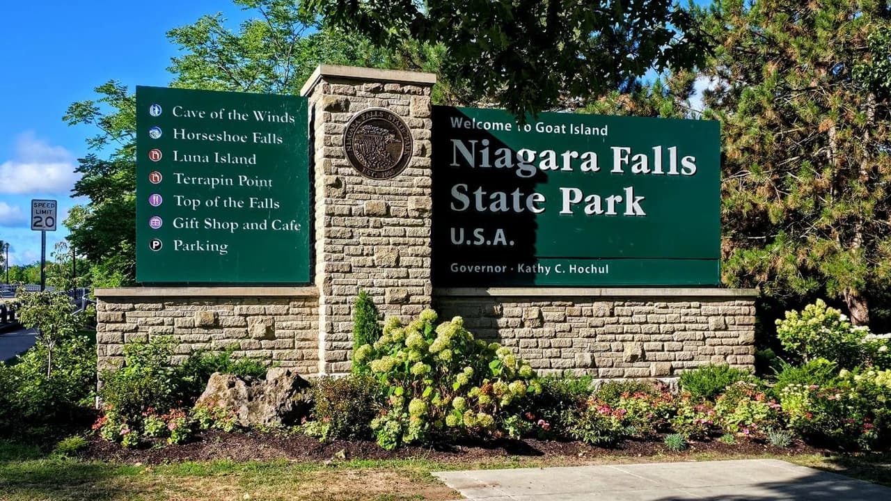 Niagara Falls USA Sightseeing Tour + All-Inclusive Meal - image 7