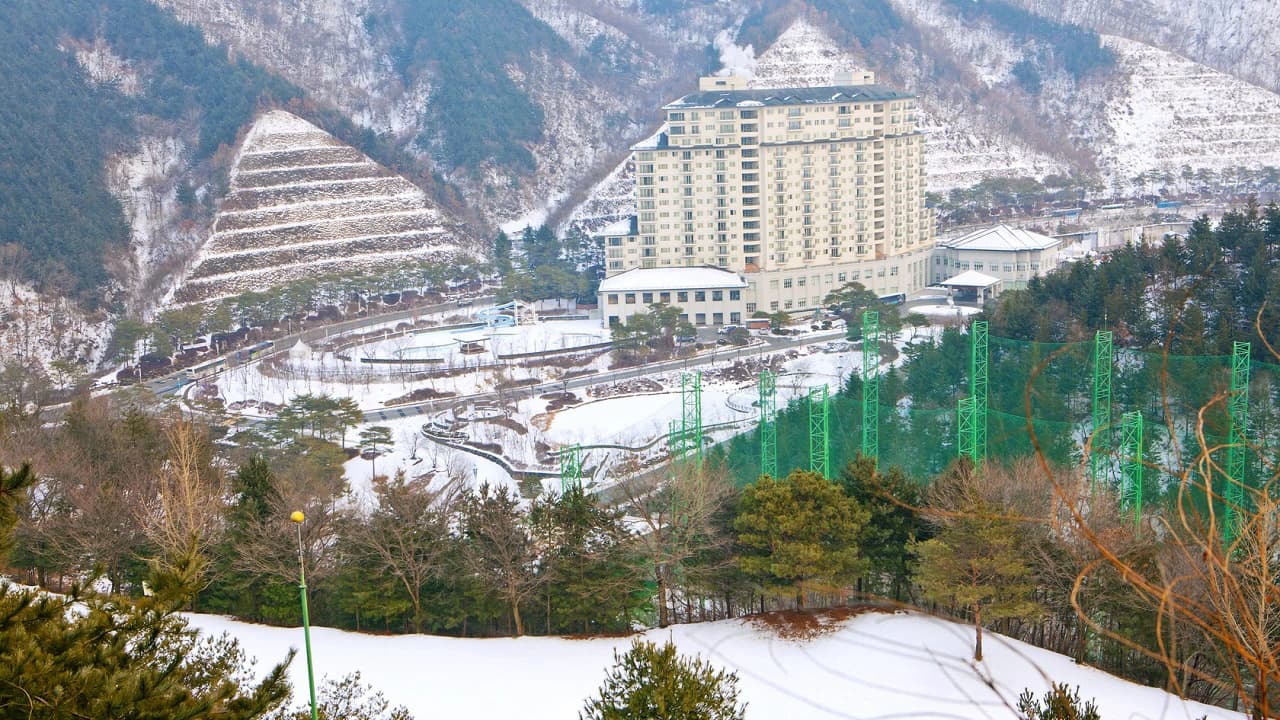Elysian Gangchon Ski Resort and Eobi Ice Valley Full-Day Tour from Seoul - Photo 5