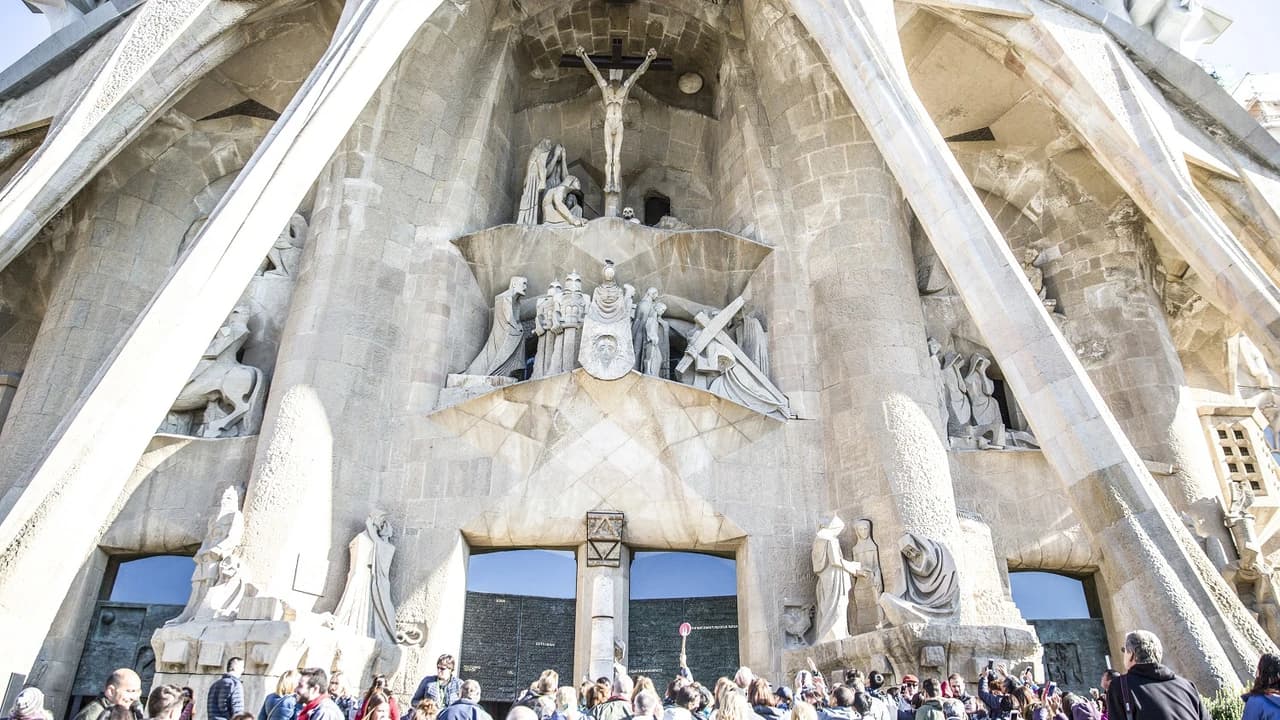 Sagrada Familia Skip-the-Line Guided Tour - image 6
