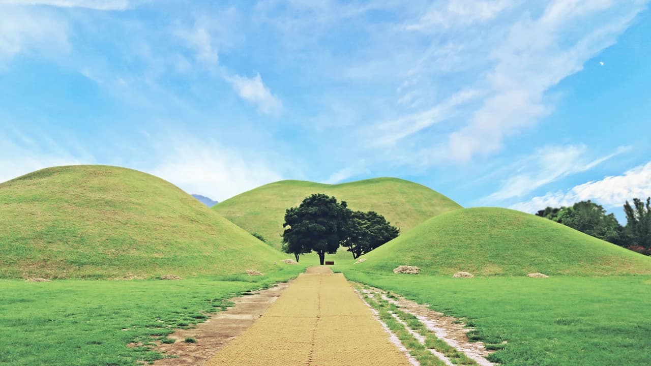 Gyeongju Silla Heritage Full-Day Tour with Seokguram Grotto from Busan - image 6