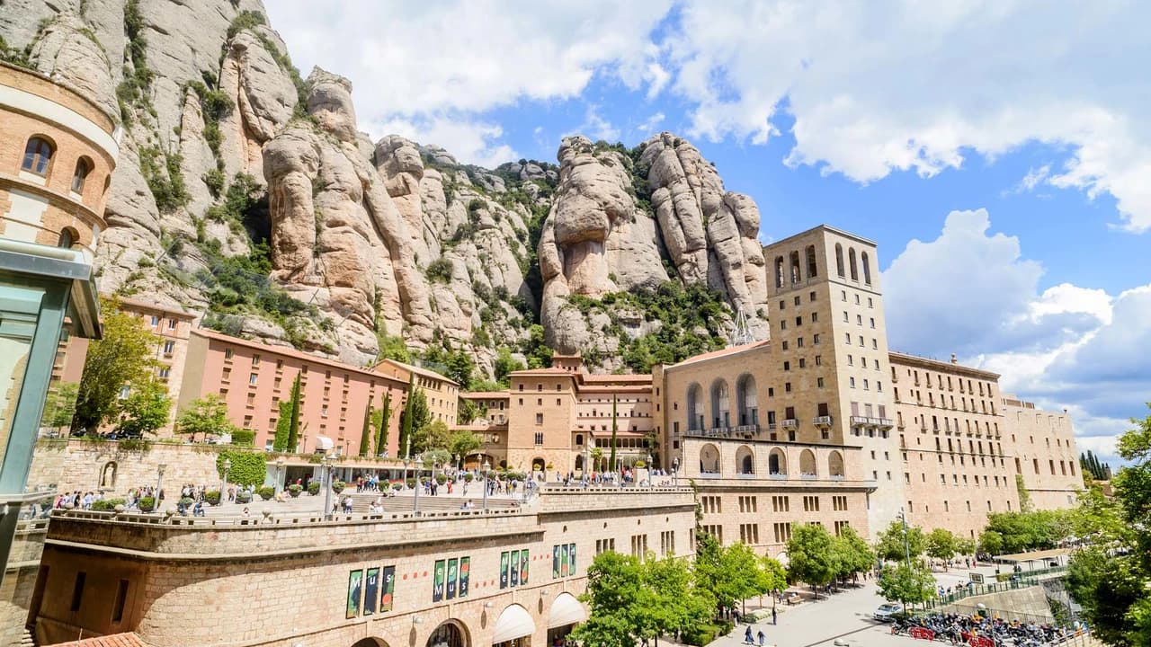 Montserrat, Girona, and Costa Brava Tour from Barcelona