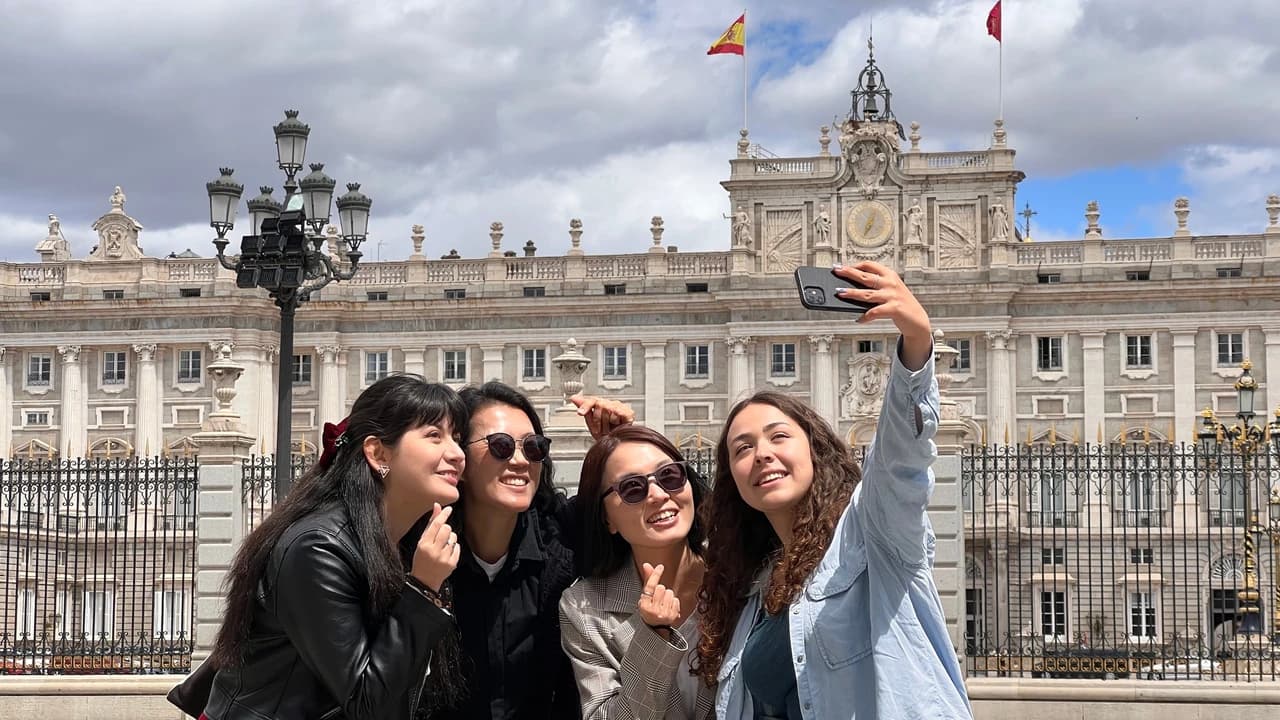 Madrid Highlights Tour with Prado Museum and Royal Palace Skip-the-Line Admission