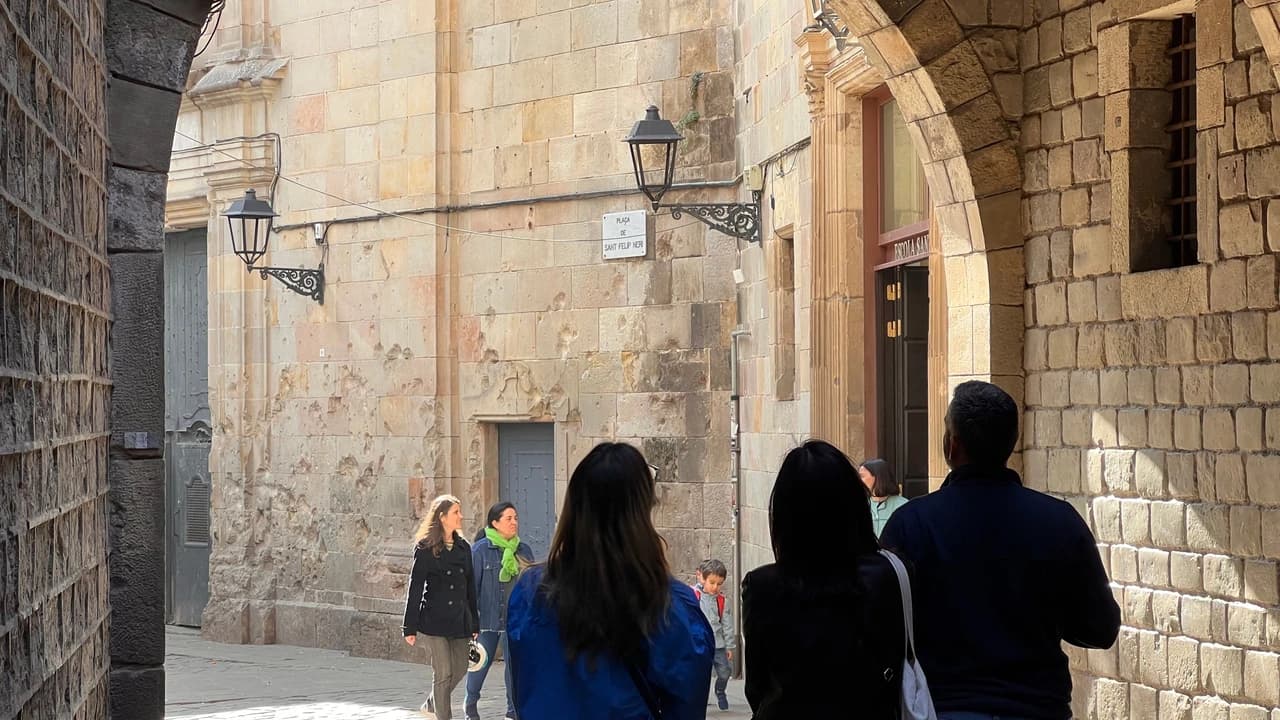 Barcelona Gothic Quarter Guided Tour - image 6