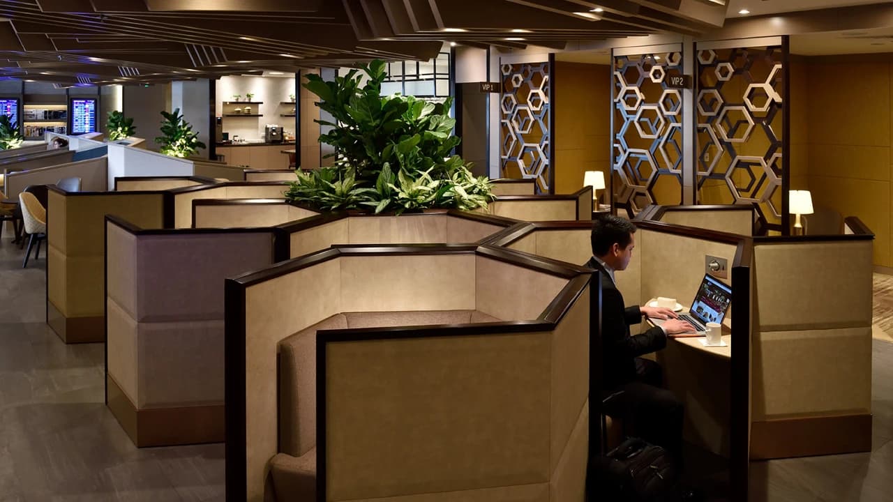 Plaza Premium Lounge - Singapore Changi Airport Terminal 1 - Photo 4